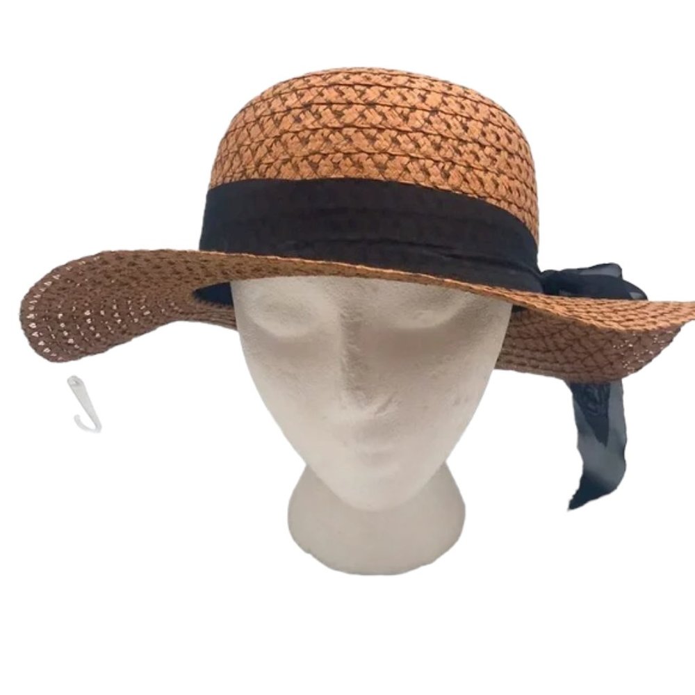 Brown 👒w/ Black Ribbon Straw Hat